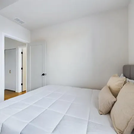 2 Bedroom With Soaking Tub And Onsite Parking Holiday home Chicago