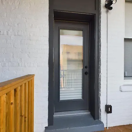 2 Bedroom With Soaking Tub And Onsite Parking * Chicago