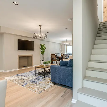 2 Mi To South Shore Beach: Urban Retreat W/ Yard