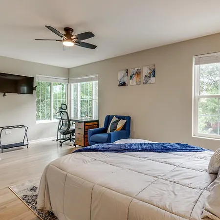 2 Mi To South Shore Beach: Urban Retreat W/ Yard *