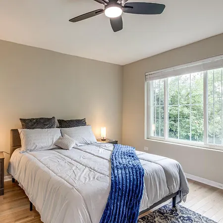 2 Mi To South Shore Beach: Urban Retreat W/ Yard