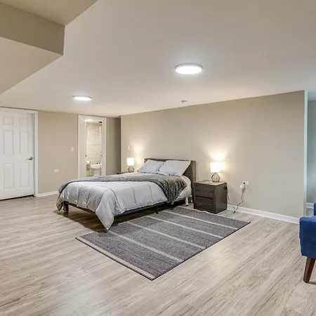 2 Mi To South Shore Beach: Urban Retreat W/ Yard Holiday home