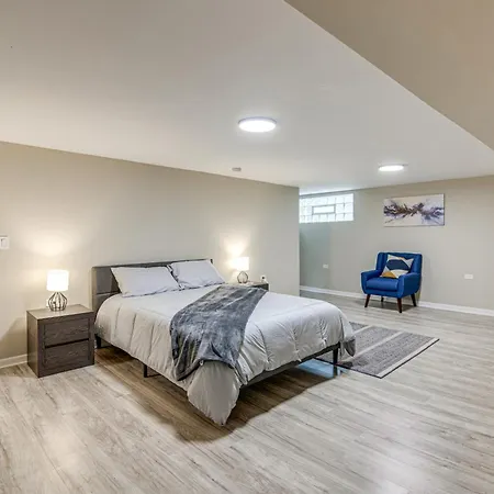 2 Mi To South Shore Beach: Urban Retreat W/ Yard Holiday home Chicago