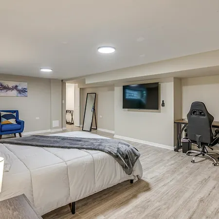 Holiday home 2 Mi To South Shore Beach: Urban Retreat W/ Yard Chicago