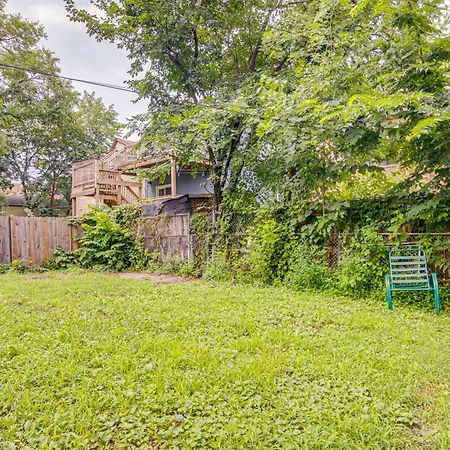 Holiday home 2 Mi To South Shore Beach: Urban Retreat W/ Yard *