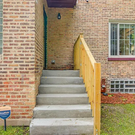 2 Mi To South Shore Beach: Urban Retreat W/ Yard *