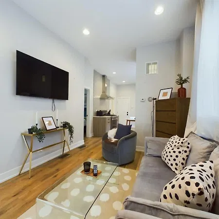 West Town 2br With In-unit Laundry And Onsite Parking Chicago