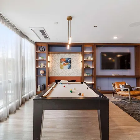 New Modern 1br Escape Chicago