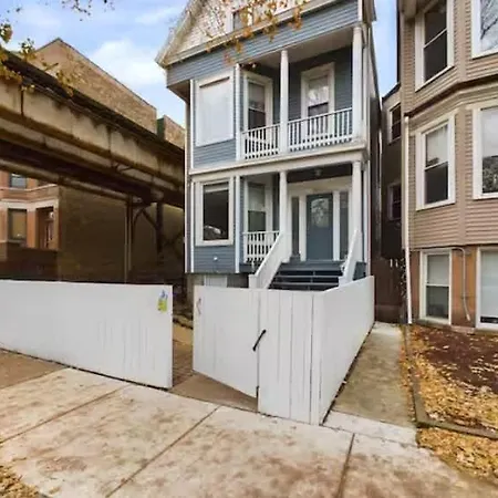 Free Parking Just A 15 Min Walk To Wrigley With Cta Apartment