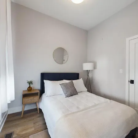 Apartment West Town 2br With In-unit Laundry And Onsite Parking Chicago