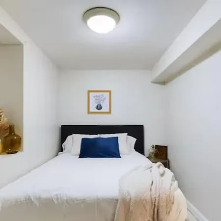 Free Parking Just A 15 Min Walk To Wrigley With Cta Apartment *