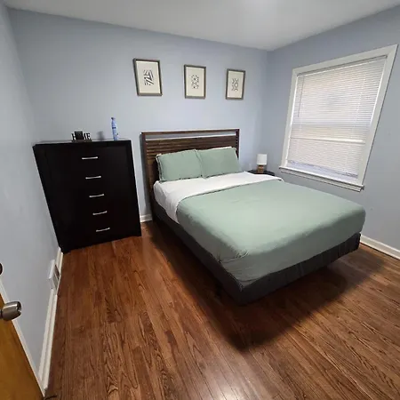 Spacious 3br Retreat Free Parking By Shore Dr *