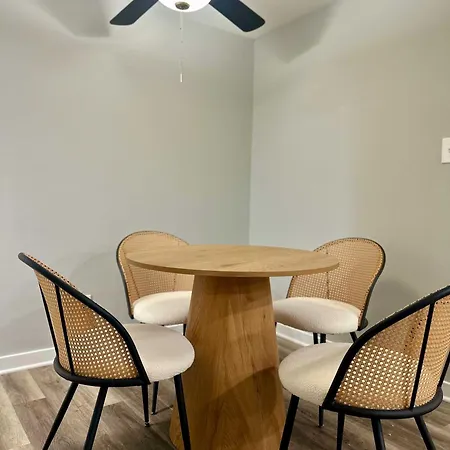 Quiet 1 Bedroom 1 Free Parking High Speed Wi-fi Apartment Chicago