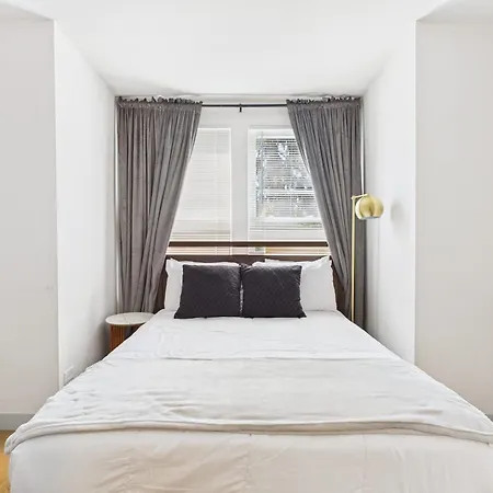 Apartment 2br With Soaking Tub Just 10 Min To Downtown Chicago