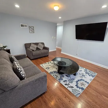 Spacious 3br Retreat Free Parking By Shore Dr *