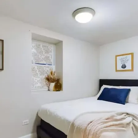Free Parking Just A 15 Min Walk To Wrigley With Cta * Chicago