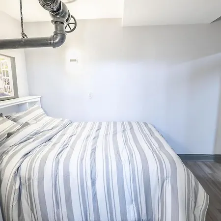 & Cozy 1-bedroom In Irving Park Apartment Chicago