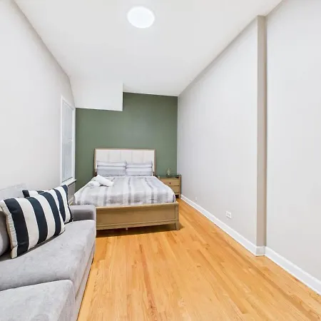 Spacious 4br Covered Parking Just Steps To Wrigley