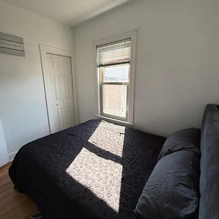 Apartment Prime Location - Cozy 3bd Near Downtown! Free Parking & Fast Wifi! *