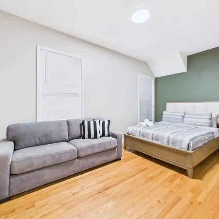 Spacious 4br Covered Parking Just Steps To Wrigley Chicago