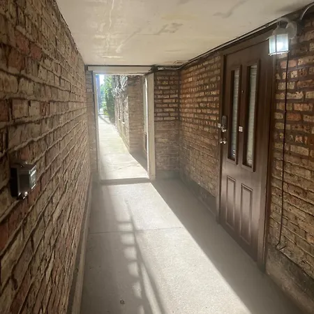 & Cozy 1-bedroom In Irving Park Apartment *