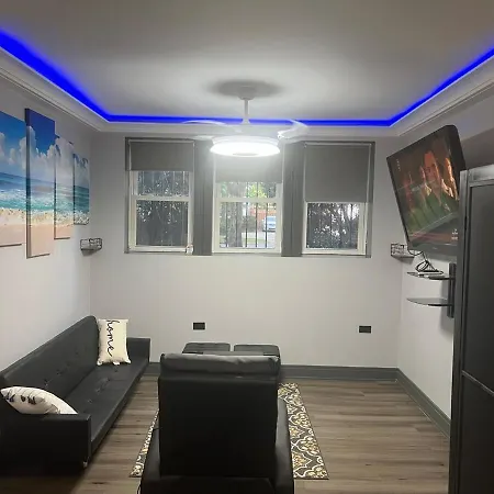& Cozy 1-bedroom In Irving Park