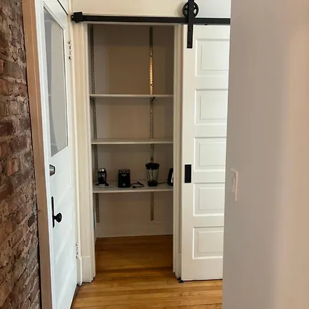 Historic Feel Modern Comfort Walk To Parks & Food Apartment
