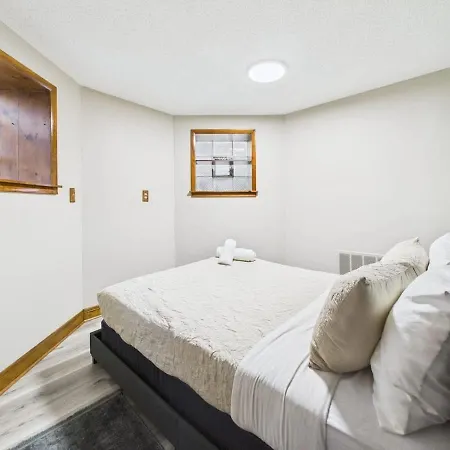 Spacious 4br Covered Parking Just Steps To Wrigley