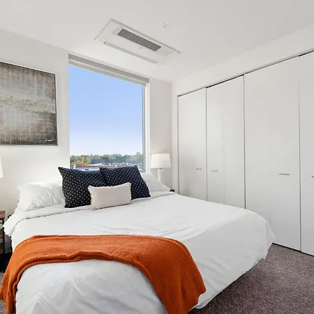 2br Loft Amazing Glass Views *