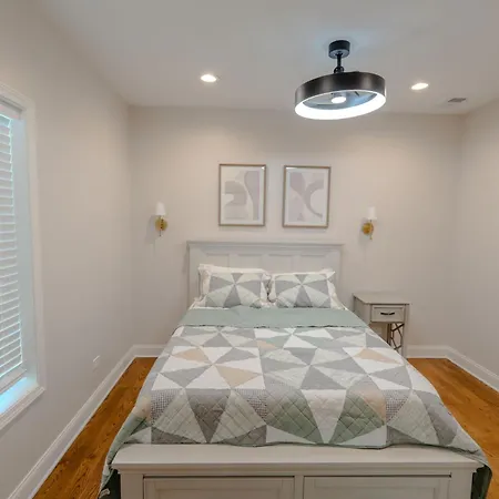 Luxury Stylish 3br Minutes From Downtown Chicago