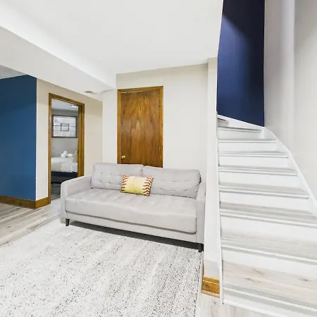 Spacious 4br Covered Parking Just Steps To Wrigley Apartment Chicago
