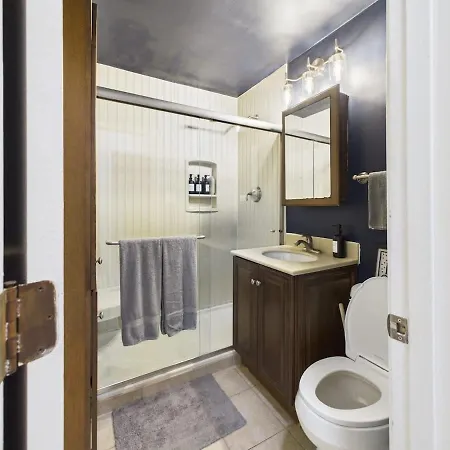 Spacious 4br Covered Parking Just Steps To Wrigley * Chicago