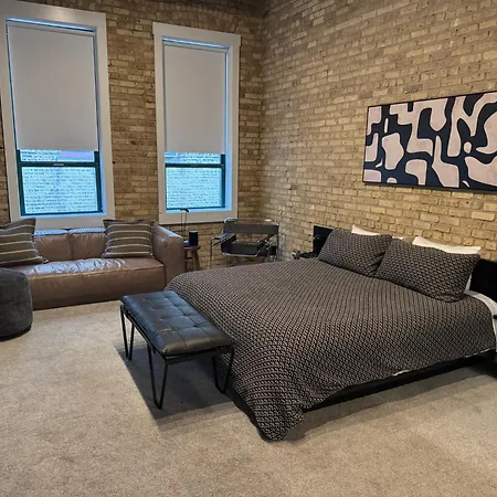 Huge! 3 King Bedrooms With Private Rooftop Lounge On Fulton Market Apartment *