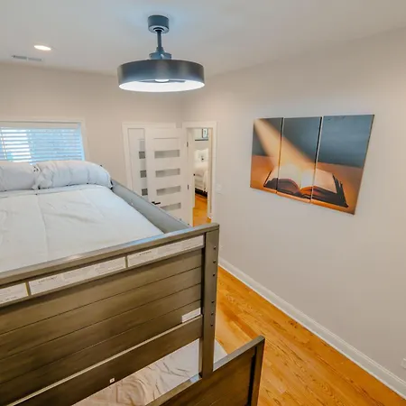 Apartment Luxury Stylish 3br Minutes From Downtown *