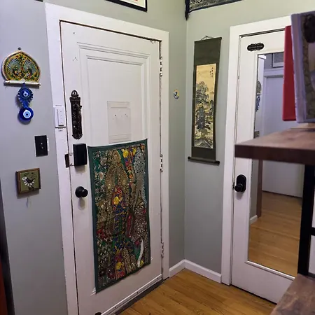 Tranquil Library 2brm 1bath Private Eclectic At Solar * Chicago