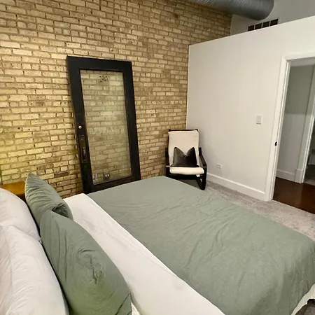 Huge! 3 King Bedrooms With Private Rooftop Lounge On Fulton Market Apartment *