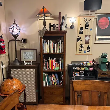 Tranquil Library 2brm 1bath Private Eclectic At Solar