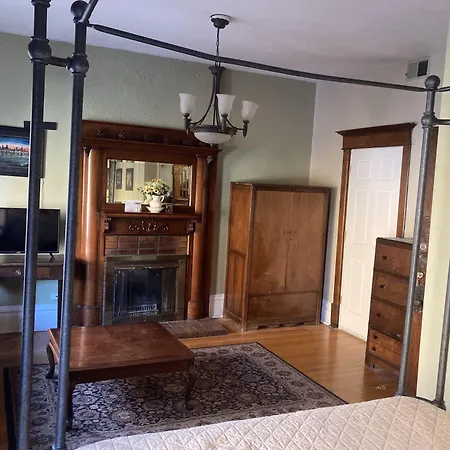 Bed & Breakfast Old 2*
