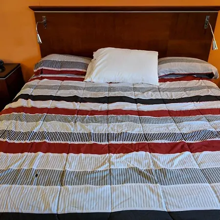 Skylark Hotel 2*