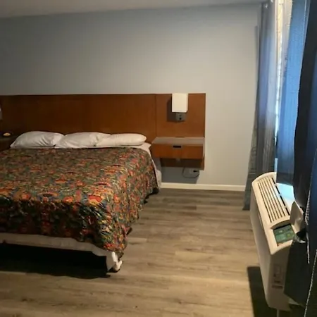 Skylark Hotel 2*