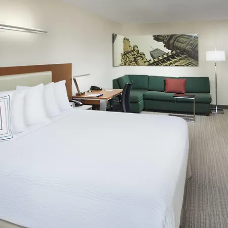 Springhill Downtown/river North Hotel 3*