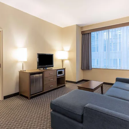 La Quinta & By Wyndham Downtown Hotel Chicago
