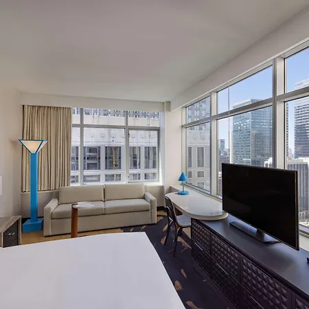 Thewit Chicago, A Hilton Hotel
