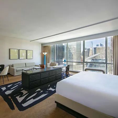 Thewit Chicago, A Hilton