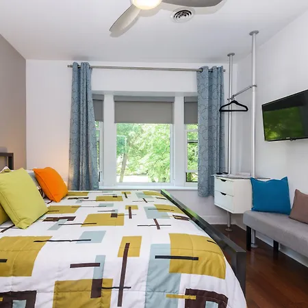 Bed & Breakfast House 5863- Chicago's Premier 4*