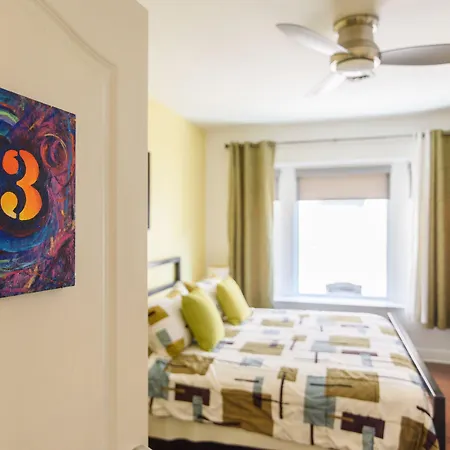 House 5863- Chicago's Premier Bed & Breakfast