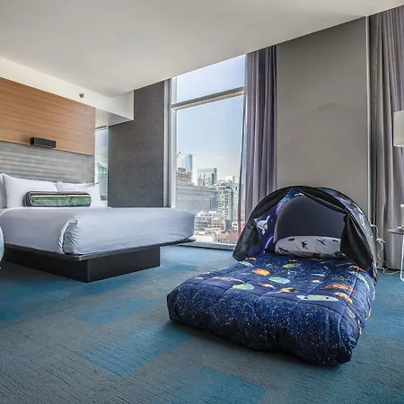 Aloft By Marriott Downtown River North 3*