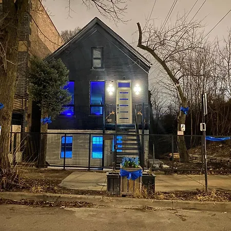 Peaceful Pilsen Garden * Chicago