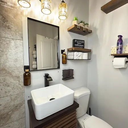 Stylish 2bedroom W Games & Free Parking * Chicago