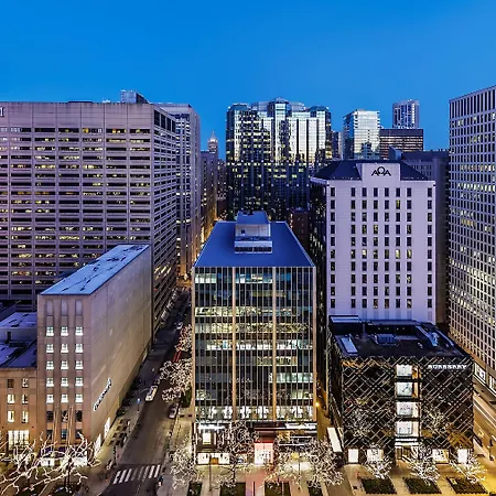 By Marriott Downtown Magnificent Mile Hotel 3*